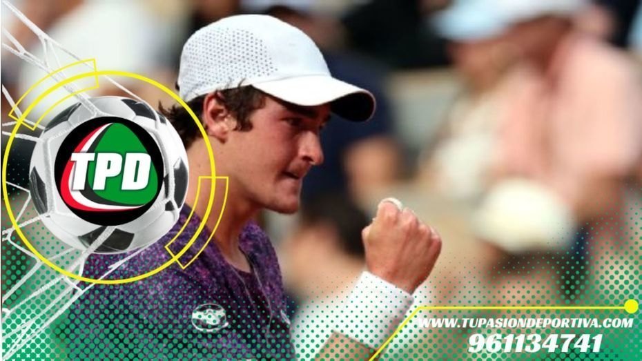 Fonseca vence Djokovic y clasifica a octavos de final de Roland Garros