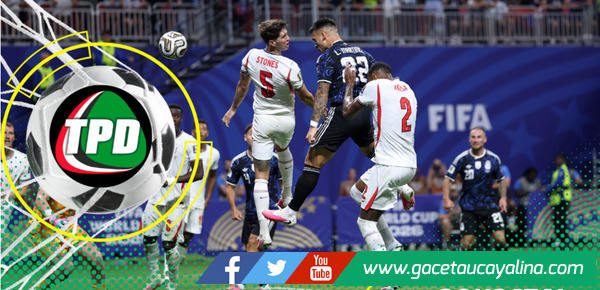 Argentina vence a Inglaterra y clasifica con gol agónico final