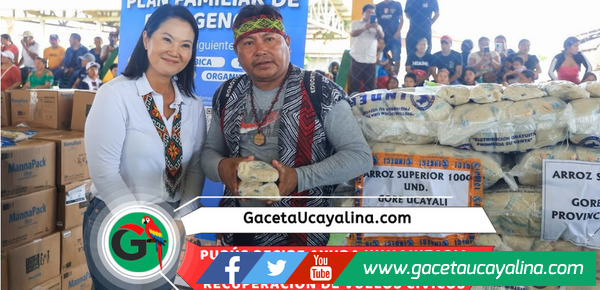 Keiko Fujimori llega a Purús con ayuda y anuncia vuelos cívicos