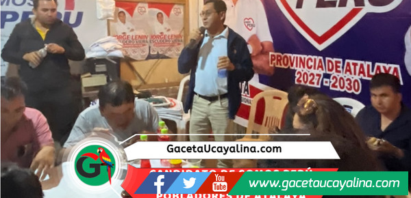 Candidato Lenín Escudero dialoga con pobladores durante conversatorio en local de Campaña en Atalaya